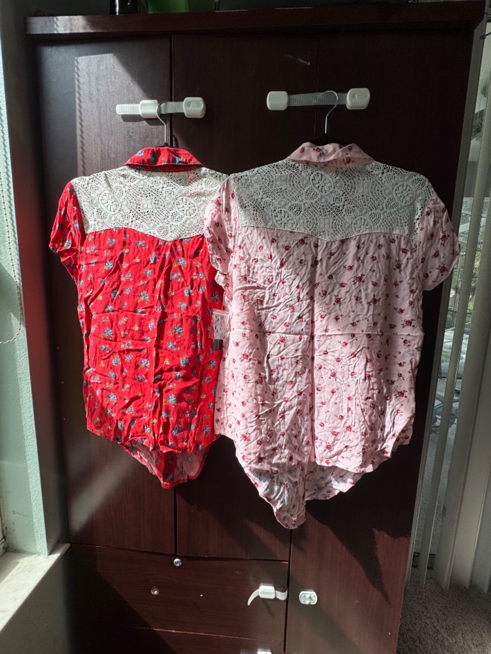 Button down blouses 2 - Picture 6 of 8